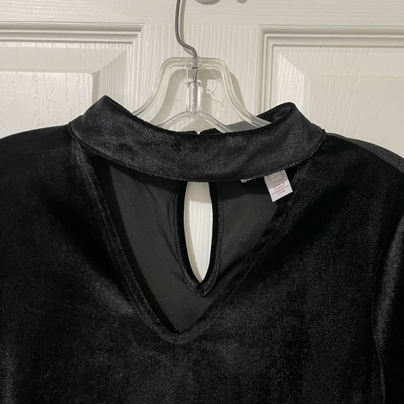 Scripted velvet black top - Picture 3 of 6